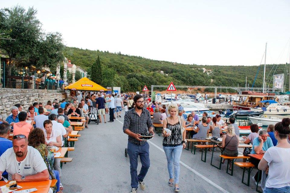Sutra u Trgetu 3.izdanje `Fešte od pidoći`